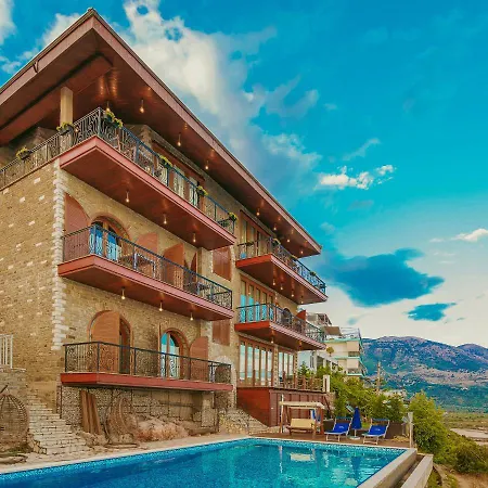 Apartman Kshira Oasis - Luxury 7-bedroom Qeparo